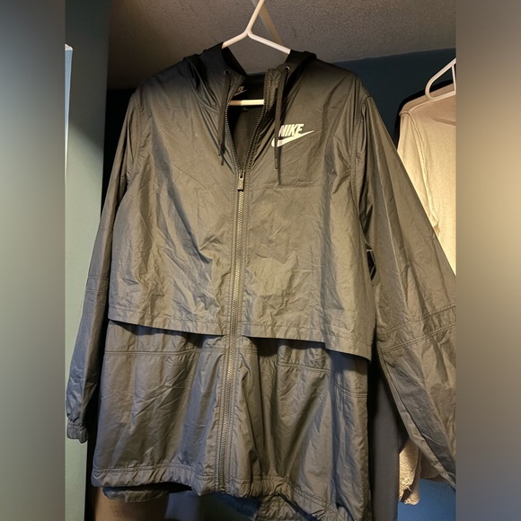Black Nike windbreaker size xxl Worn a few times well loved and cared for! - Picture 1 of 5